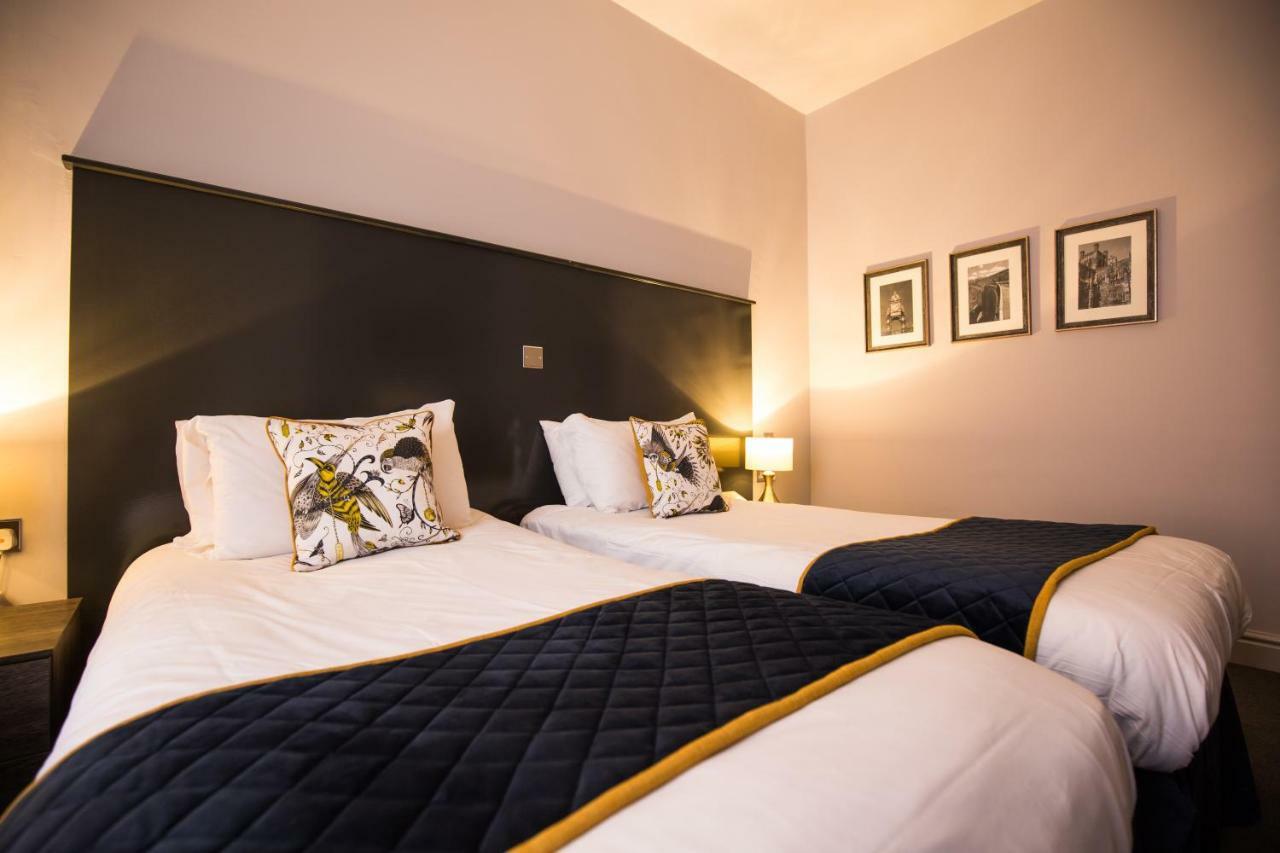 Hall Hotel; Bw Signature Collection 4*