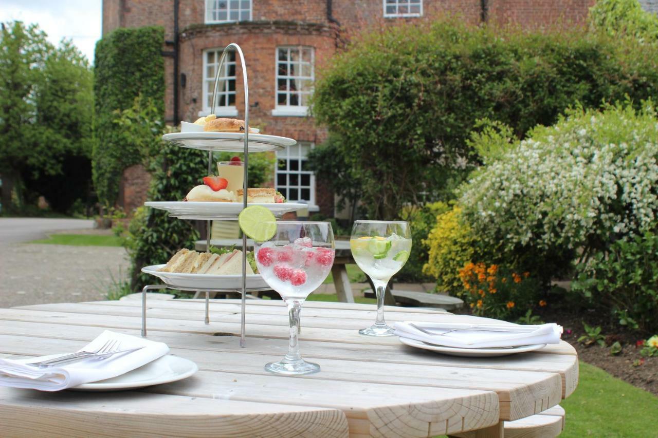 Hall Hotel; Bw Signature Collection 4*