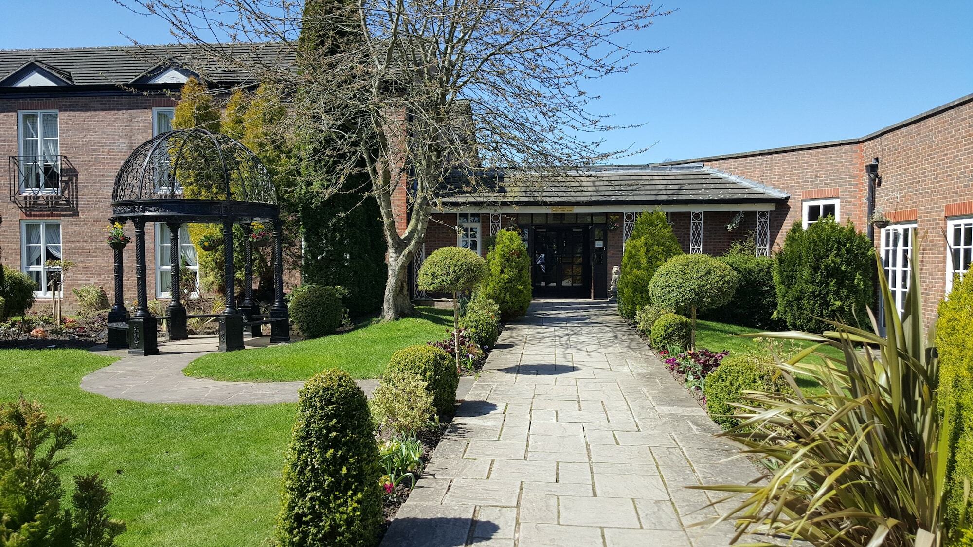 Hall Hotel 4*