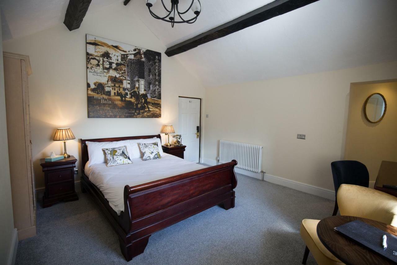 Hall Hotel