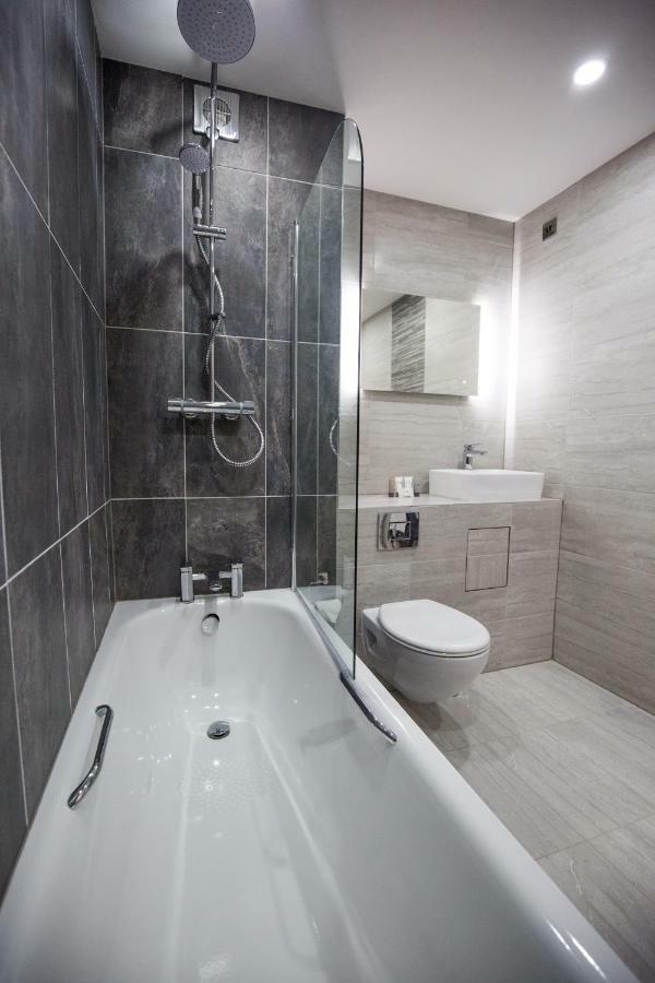 Hall Hotel Rossett