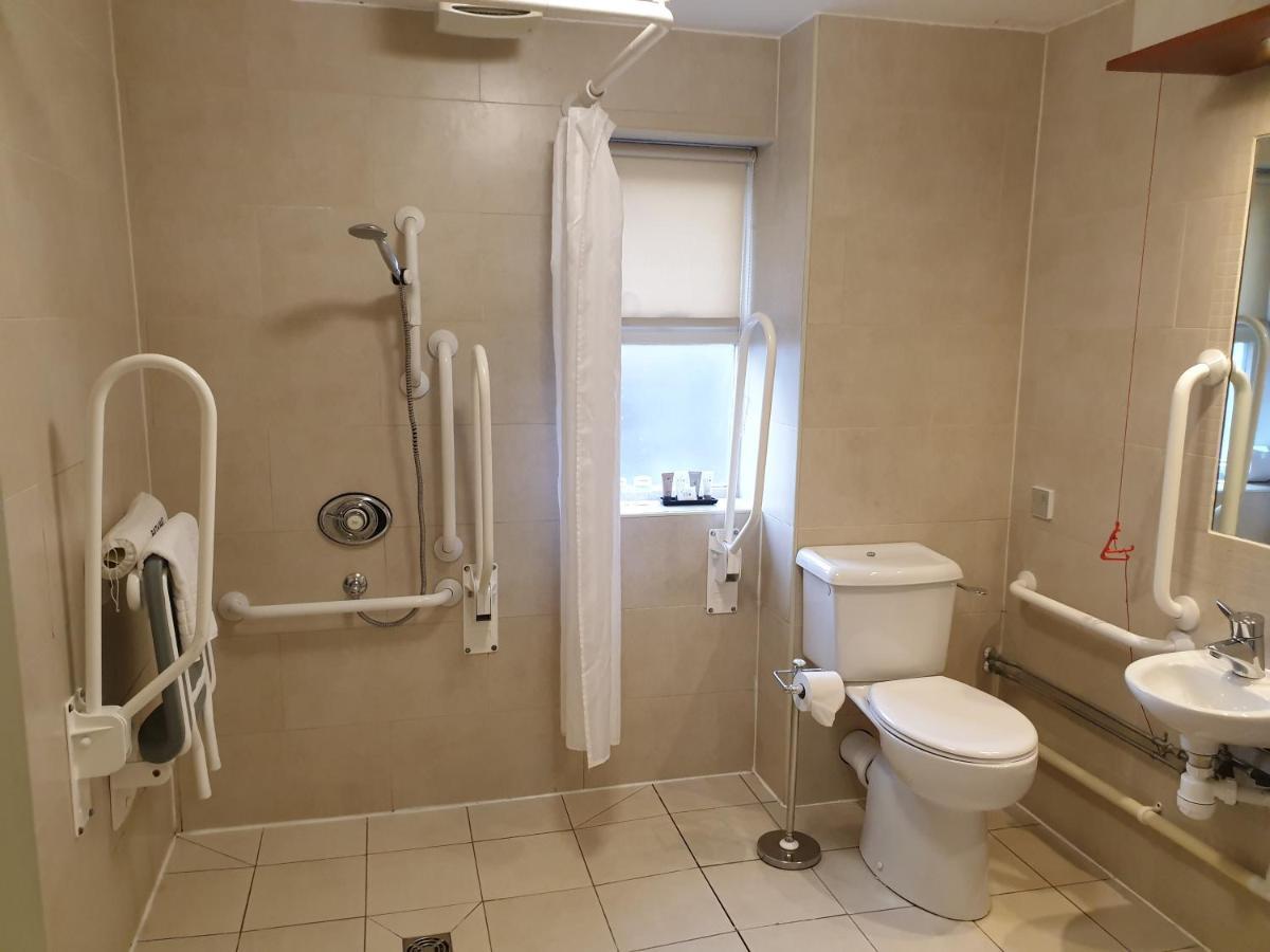 Hall Hotel 4*